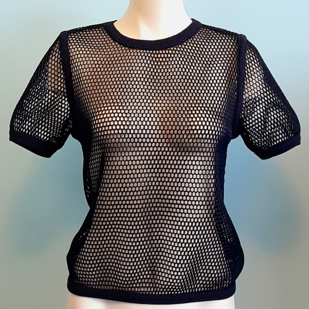 4️⃣/$2️⃣9️⃣ Forever 21 black mesh top